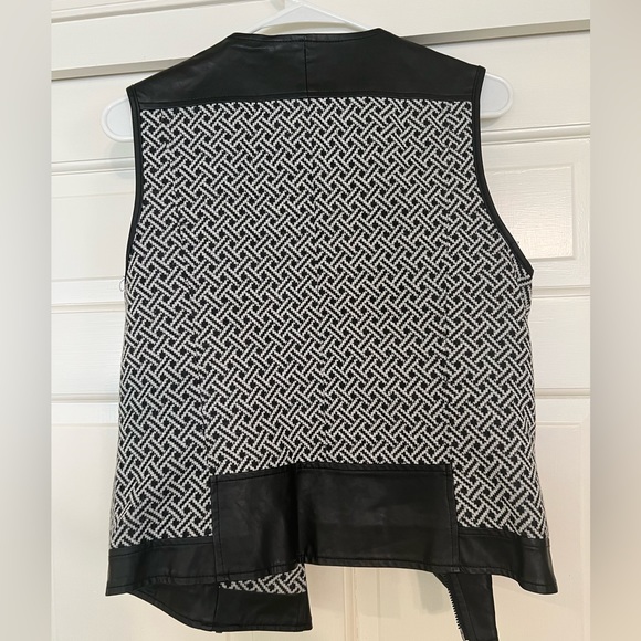 Vest - Picture 4 of 4